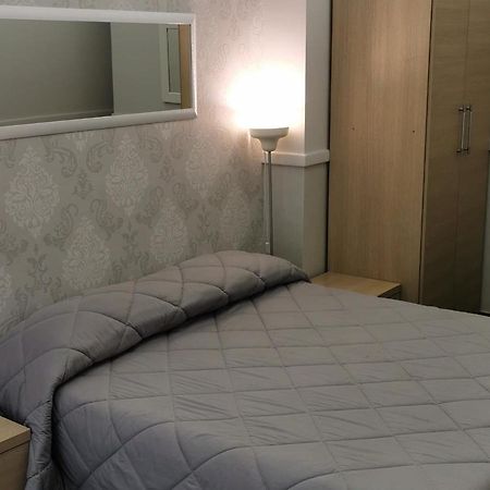Bed And Breakfast Piramide Rome Bagian luar foto