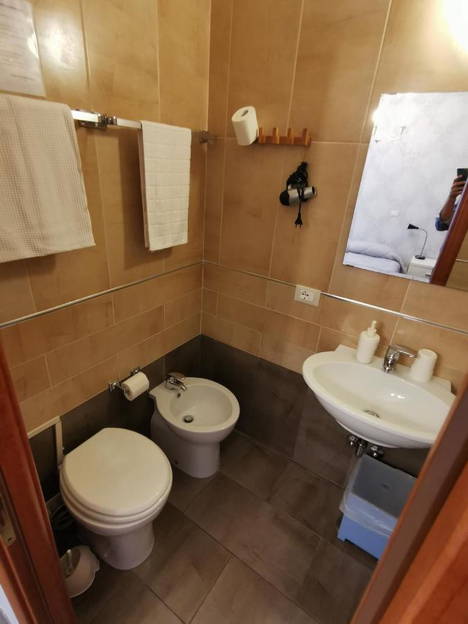 Bed And Breakfast Piramide Rome Bagian luar foto