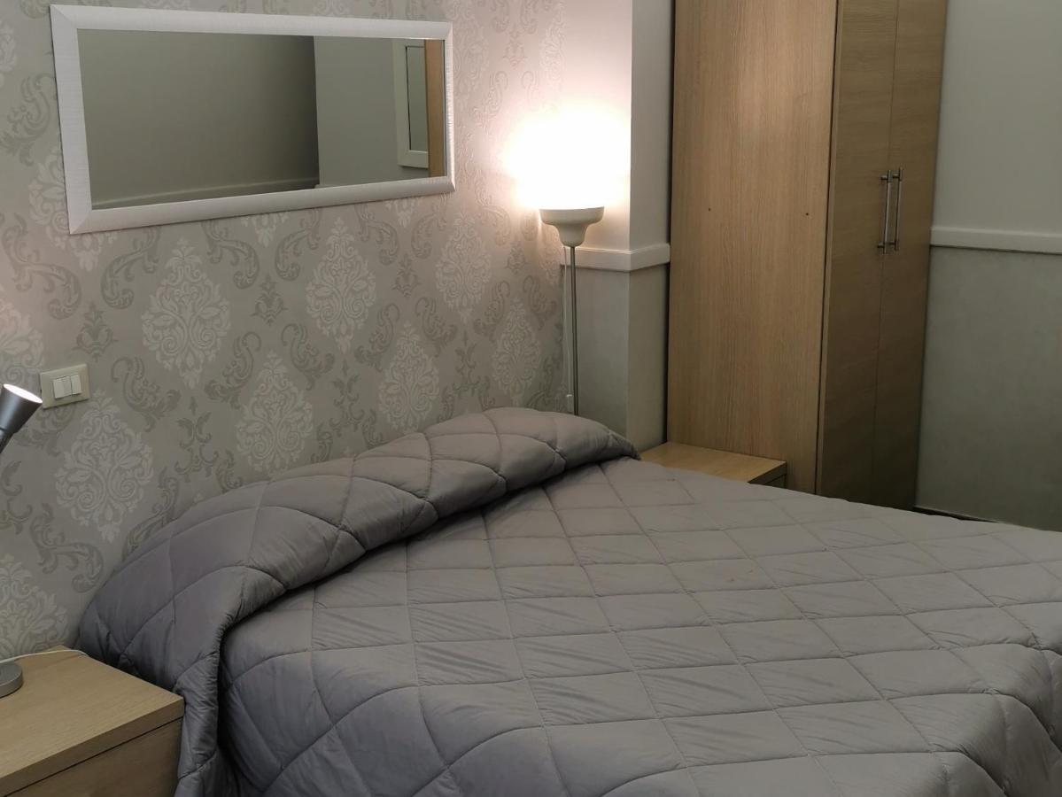 Bed And Breakfast Piramide Rome Bagian luar foto